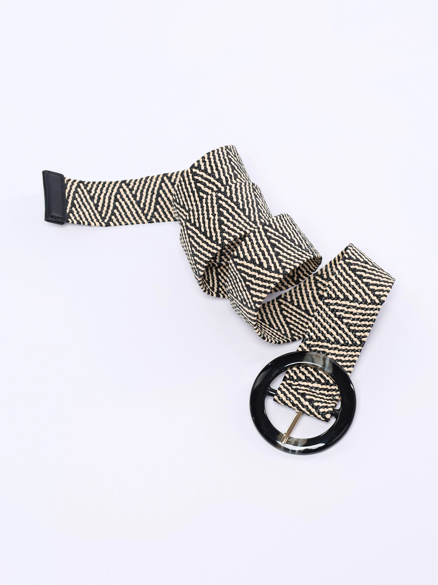 Ремень на пряжке с плетением